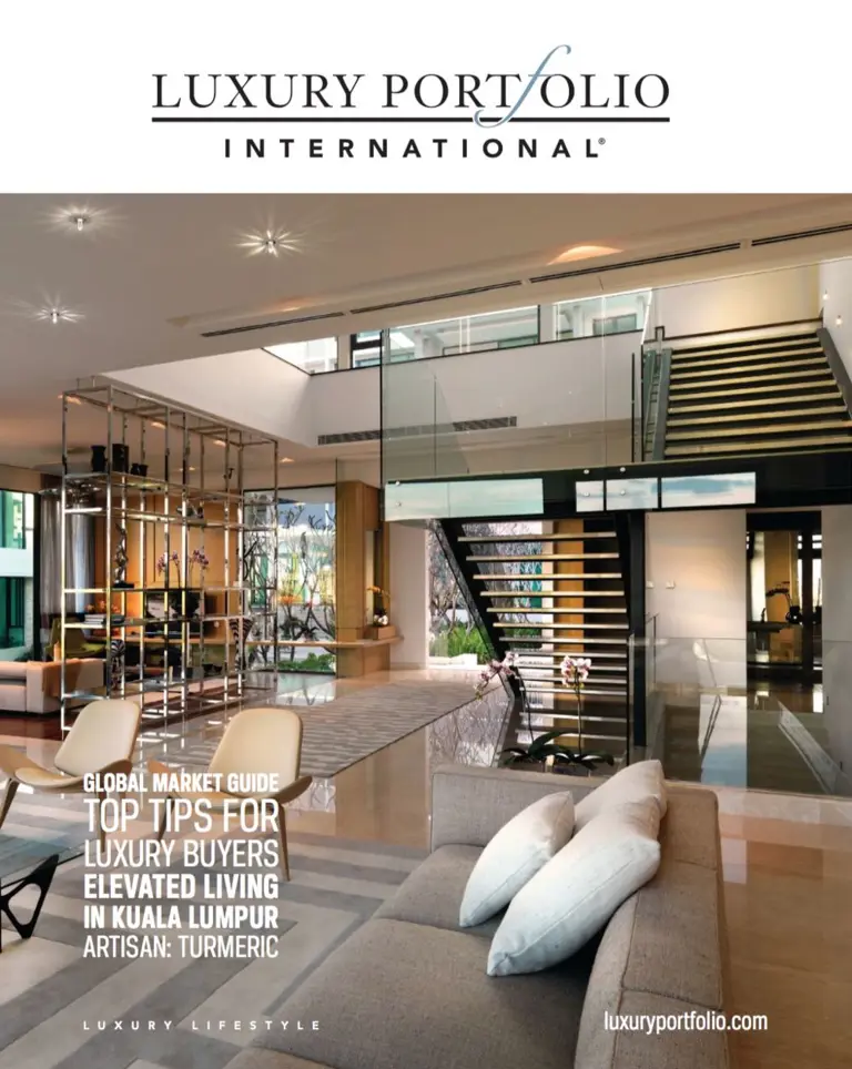 Luxury Portfolio Magazine - Frühling 2018, LUXUS, SONNE, SEEBLICK & VIEL PLATZ IN CORONA Luxury Portfolio Magazine - Spring 2018