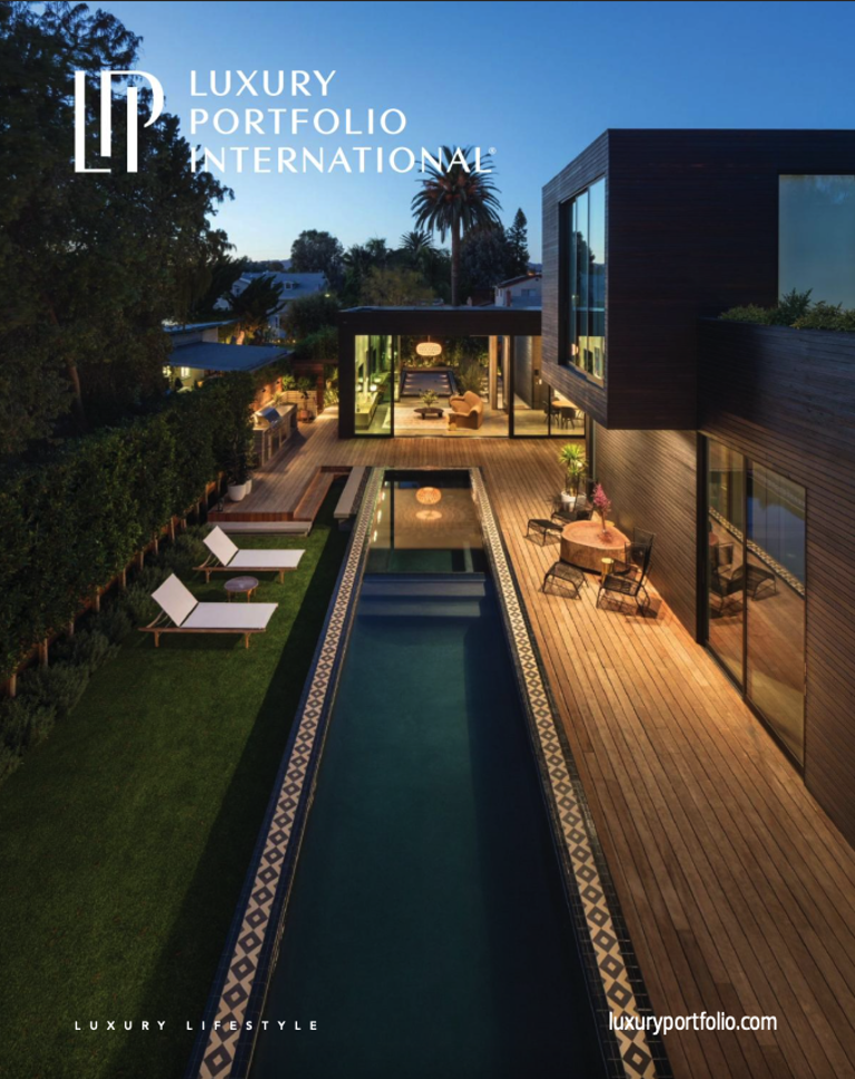 Luxury Portfolio Magazine - Fall 2019, LUXUSIMMOBILIE IN CASLANO ZU VERKAUFEN MIT PRIVATER LAGUNE Luxury Portfolio Magazine - Fall 2019